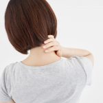 腰痛に悩む介護職員へ!ボディメカニクスの活用で腰への負担を減らそう