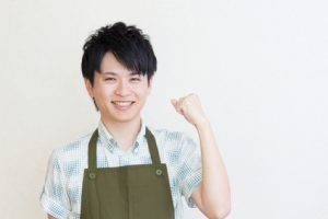 男性介護職員が介護業界で給与アップをするための方法とは