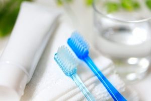 介護職員が知っておきたい高齢者の口腔ケアの手順とコツ