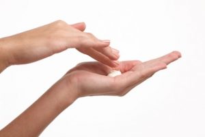 介護職あるある手荒れへの対処法とハンドクリームの選び方