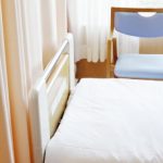 介護職員を腰痛から守る！便利な移乗用具5選