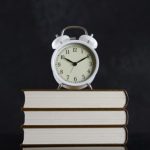 介護夜勤専従の回数は月何回入れる?労働基準法について解説