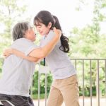 未経験から介護職になる方へ|不安の解消方法と職場探しのポイントを紹介
