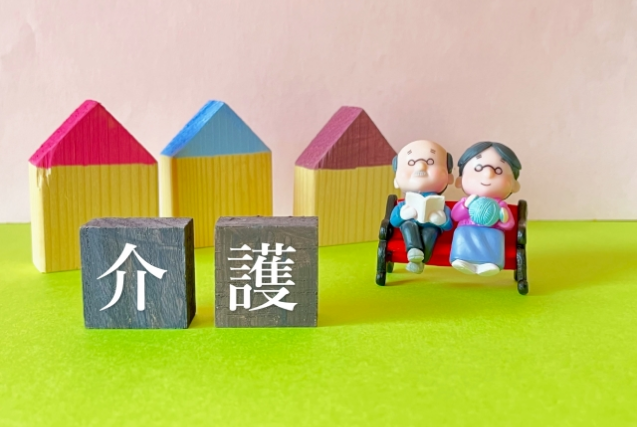 訪問介護と施設介護の働きやすさ比較!選ぶポイントや特徴を徹底解説