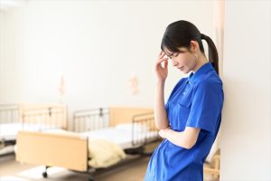 【介護福祉士が語る現場】vol.5 -新人介護士がカンファレンスで緊張するのは当然？発言に迷ったときの考え方